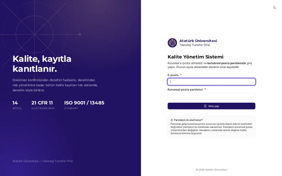 Atatürk Üniversitesi Teknoloji Transfer Ofisi Kalite Yönetim Sistemi giriş ekranı. Sol tarafta tanıtım metni ve standartlar, sağ tarafta e-posta ve şifre alanlarının bulunduğu giriş formu yer alıyor.
